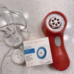 Clarisonic, charger & 2 new deep pore brush heads
